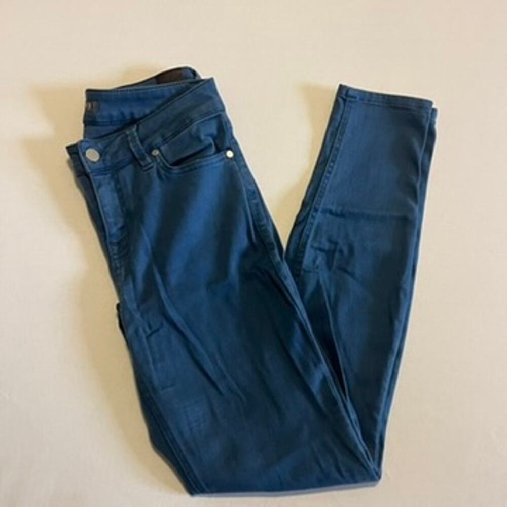 Level 99 | "Janice" Ultra Skinny Mid-Rise Jeans in Solid Blue - 28